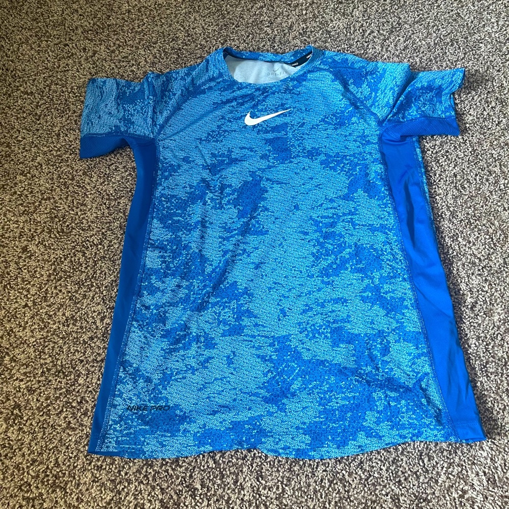 Nike pro boys shirt size xs (never worn)